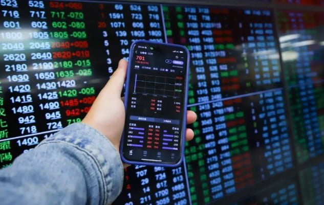 台股創高後尾盤遭獲利了結賣壓，收盤小跌0.08%