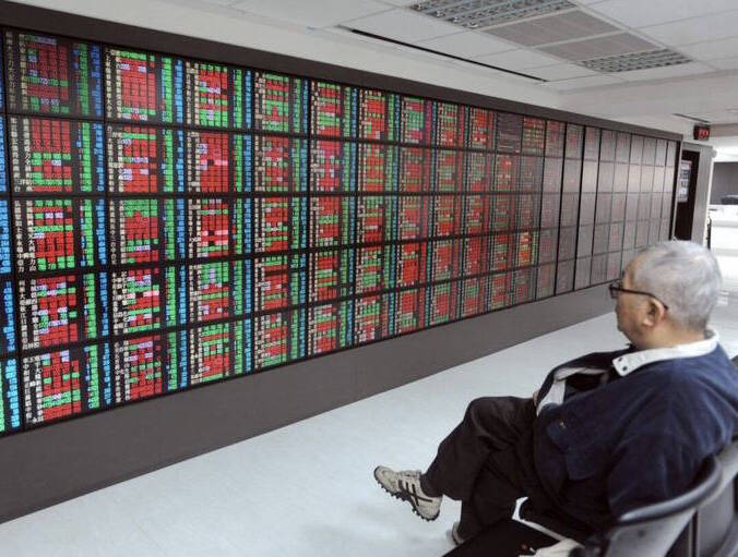 台股週線下跌逾百點，終止連8紅，受四巫日與美股影響