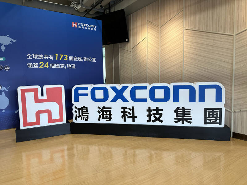 鴻海10月營收創同期新高，AI伺服器需求持續增溫